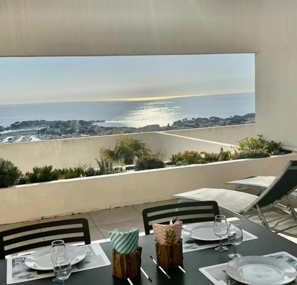 Superbe Appartement Vue Mer Et Piscine Bandol 0*,  France
